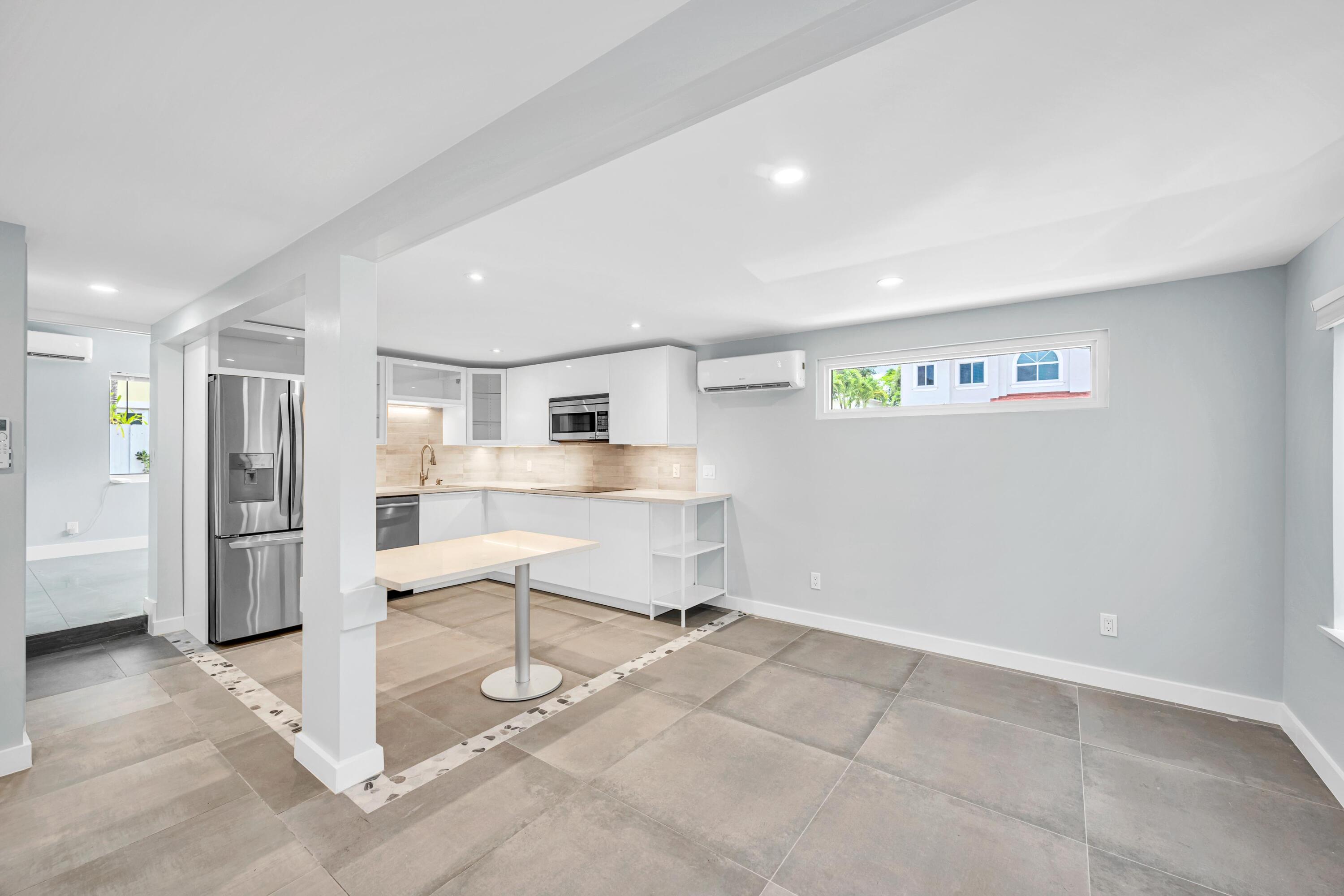 828 NE 17TH Way 2