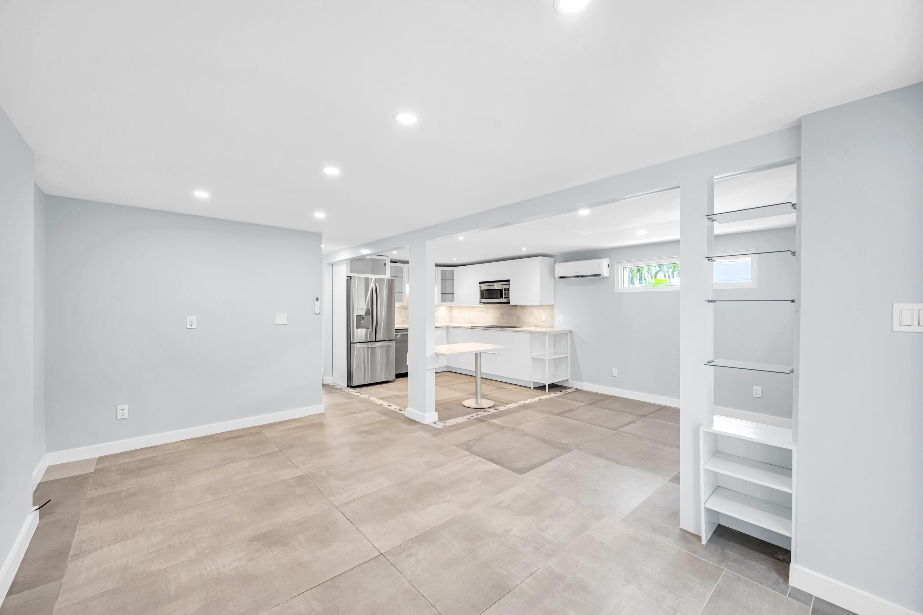 828 NE 17TH Way 2