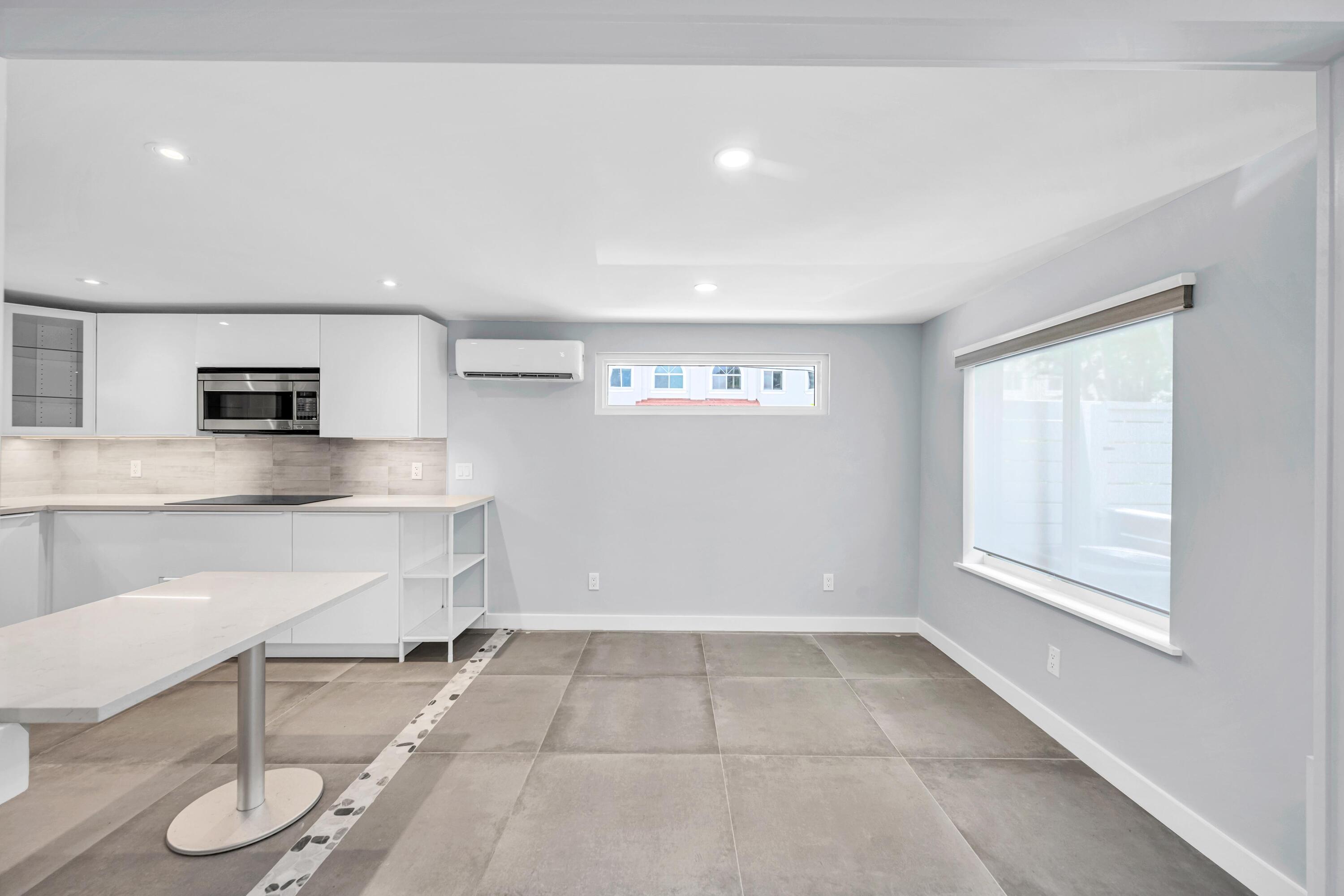 828 NE 17TH Way 2
