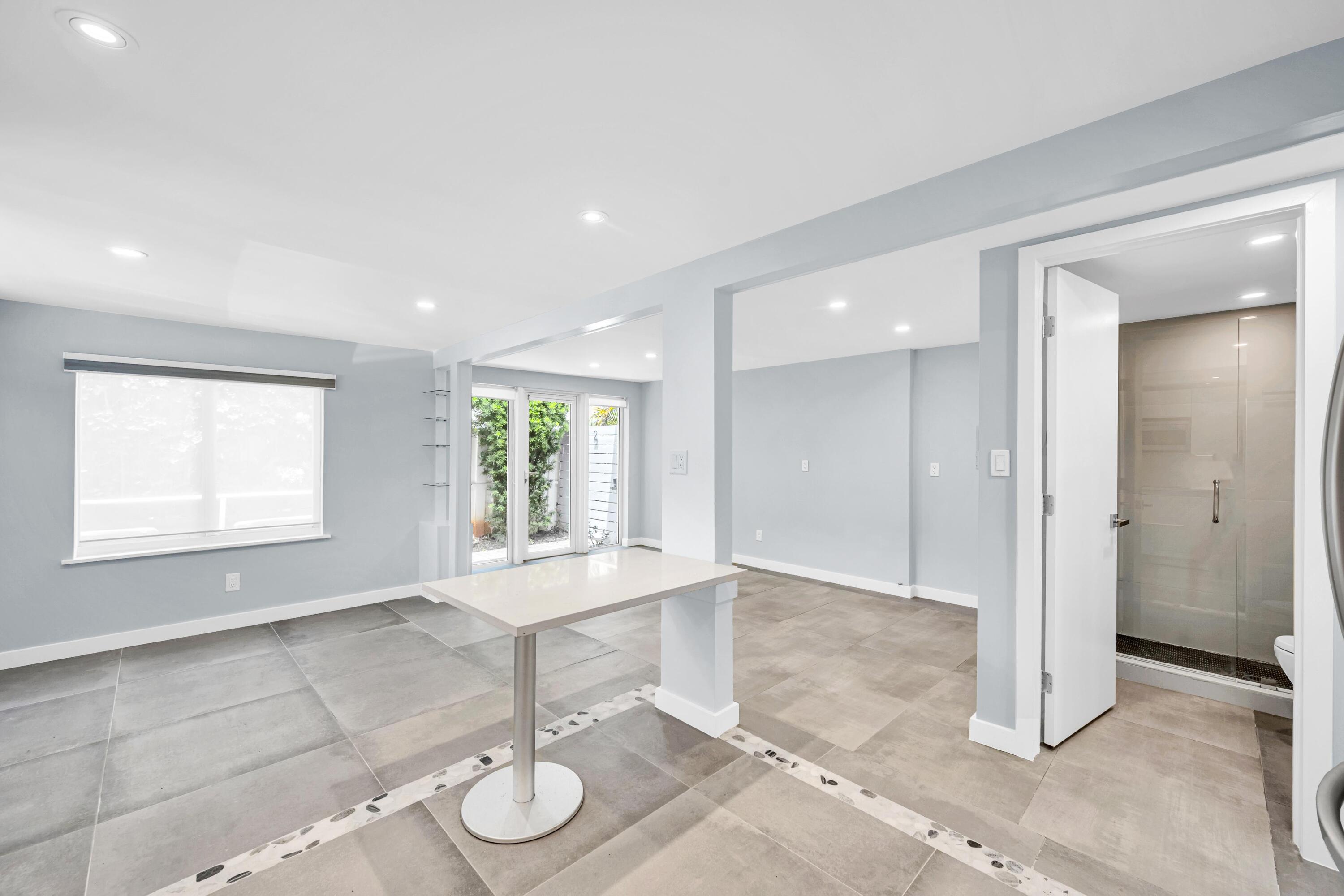 828 NE 17TH Way 2