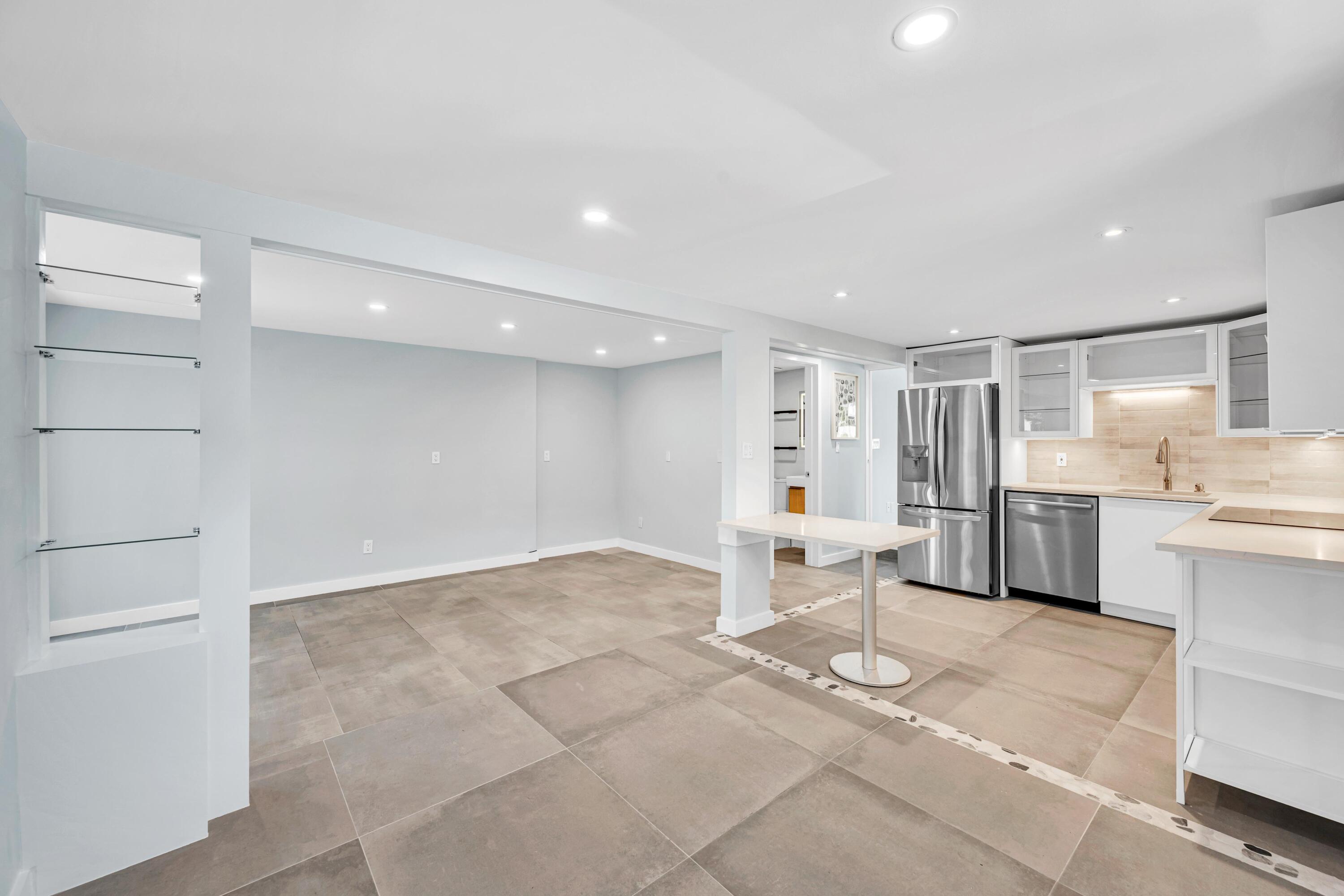 828 NE 17TH Way 2
