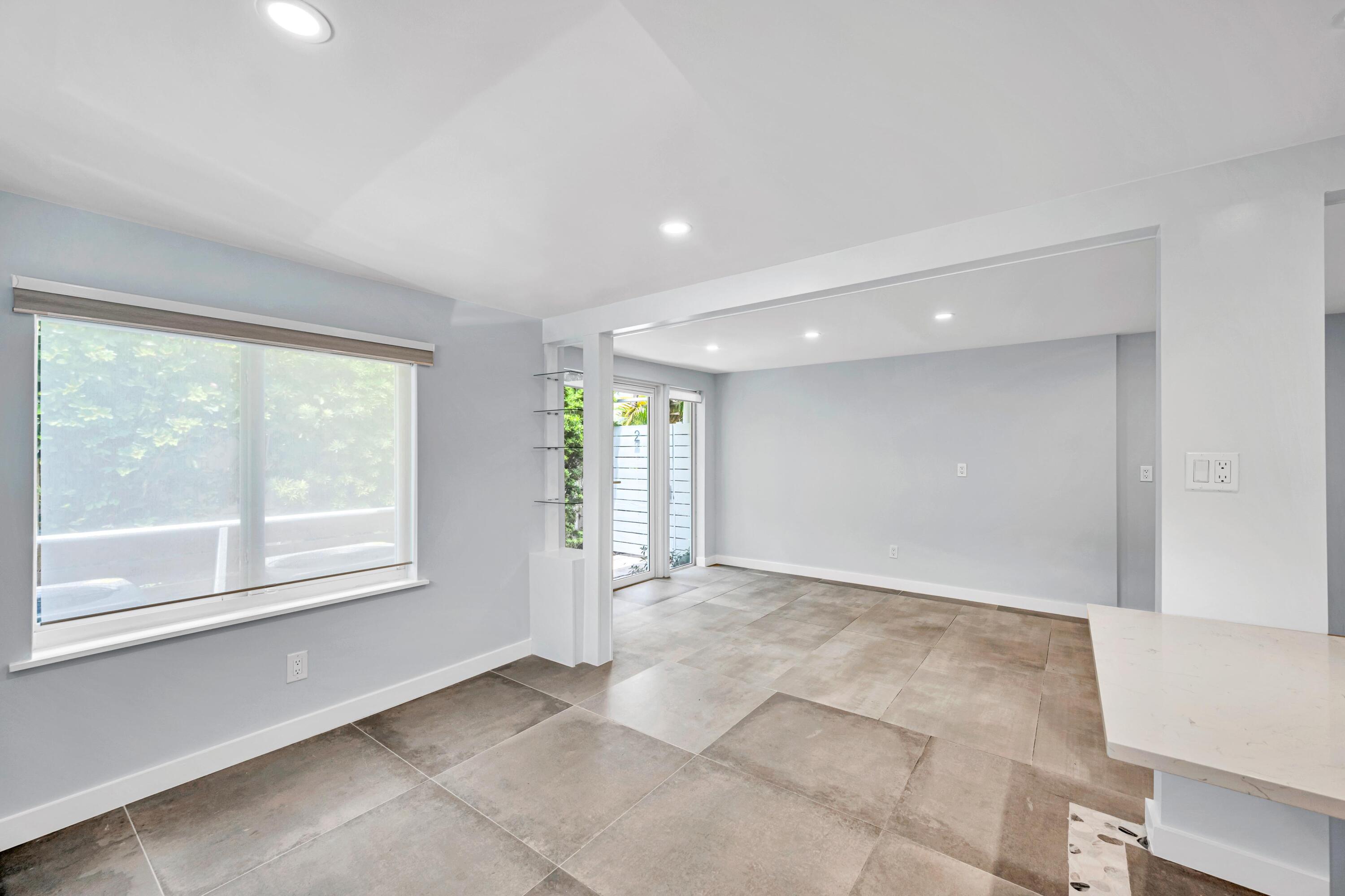 828 NE 17TH Way 2