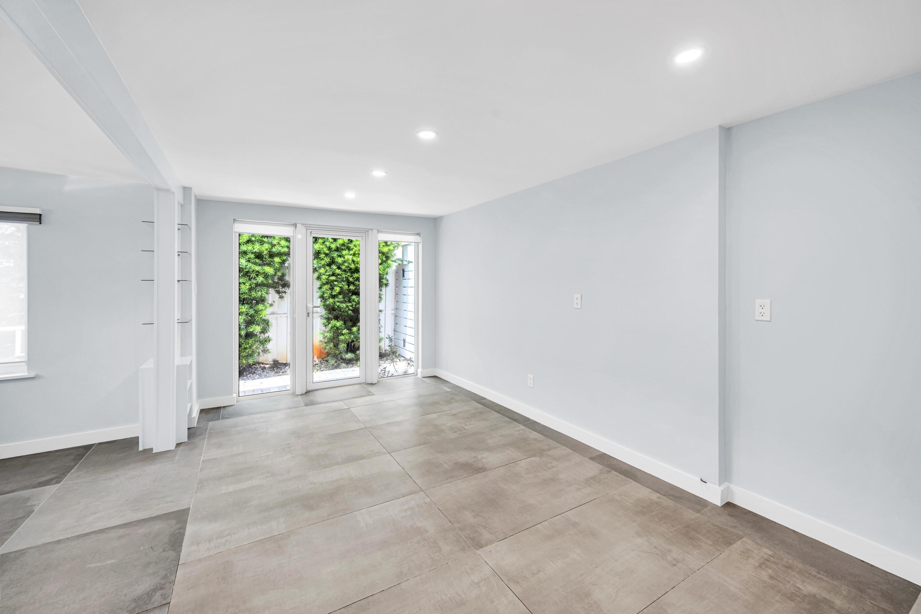828 NE 17TH Way 2