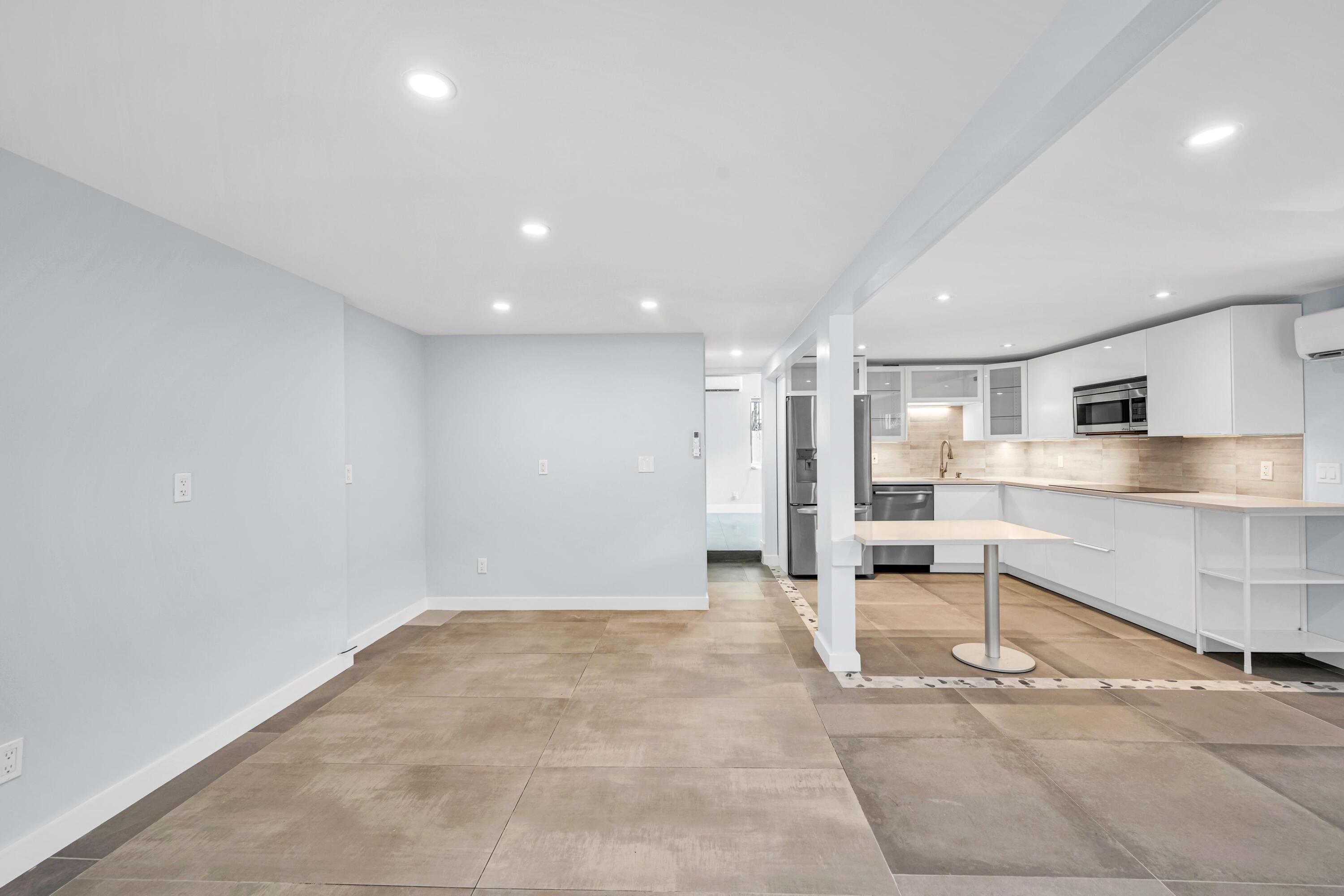828 NE 17TH Way 2
