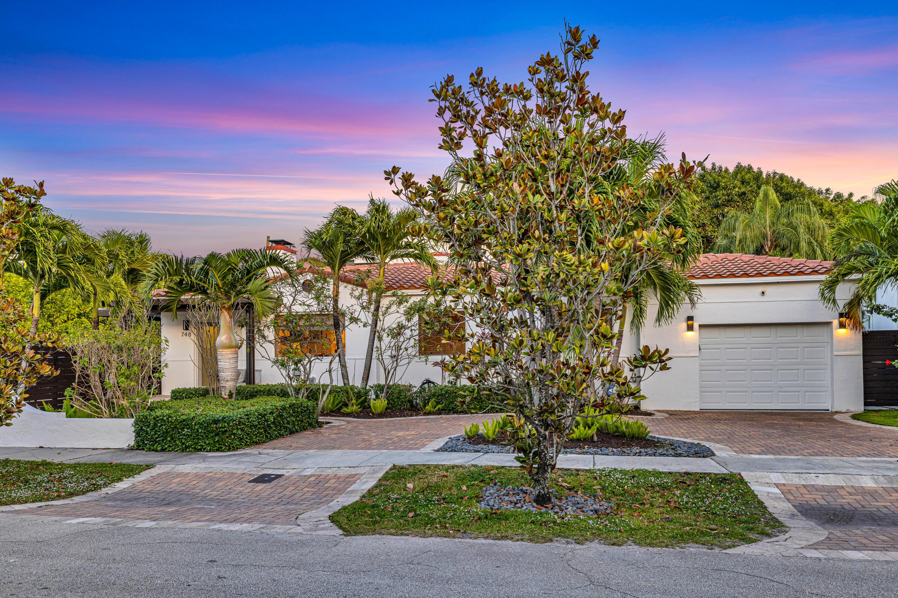 748 NE 17th Way