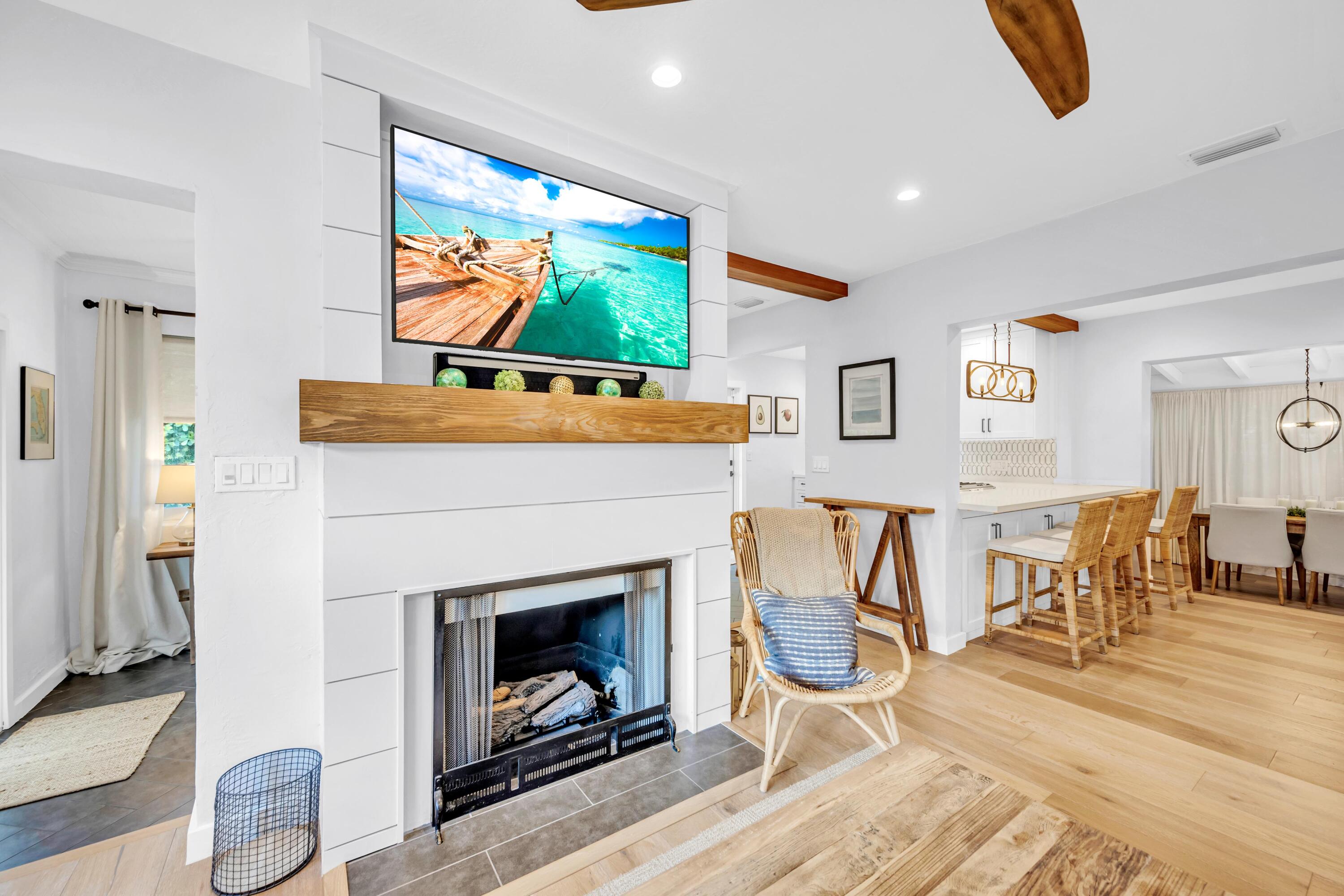 748 NE 17th Way