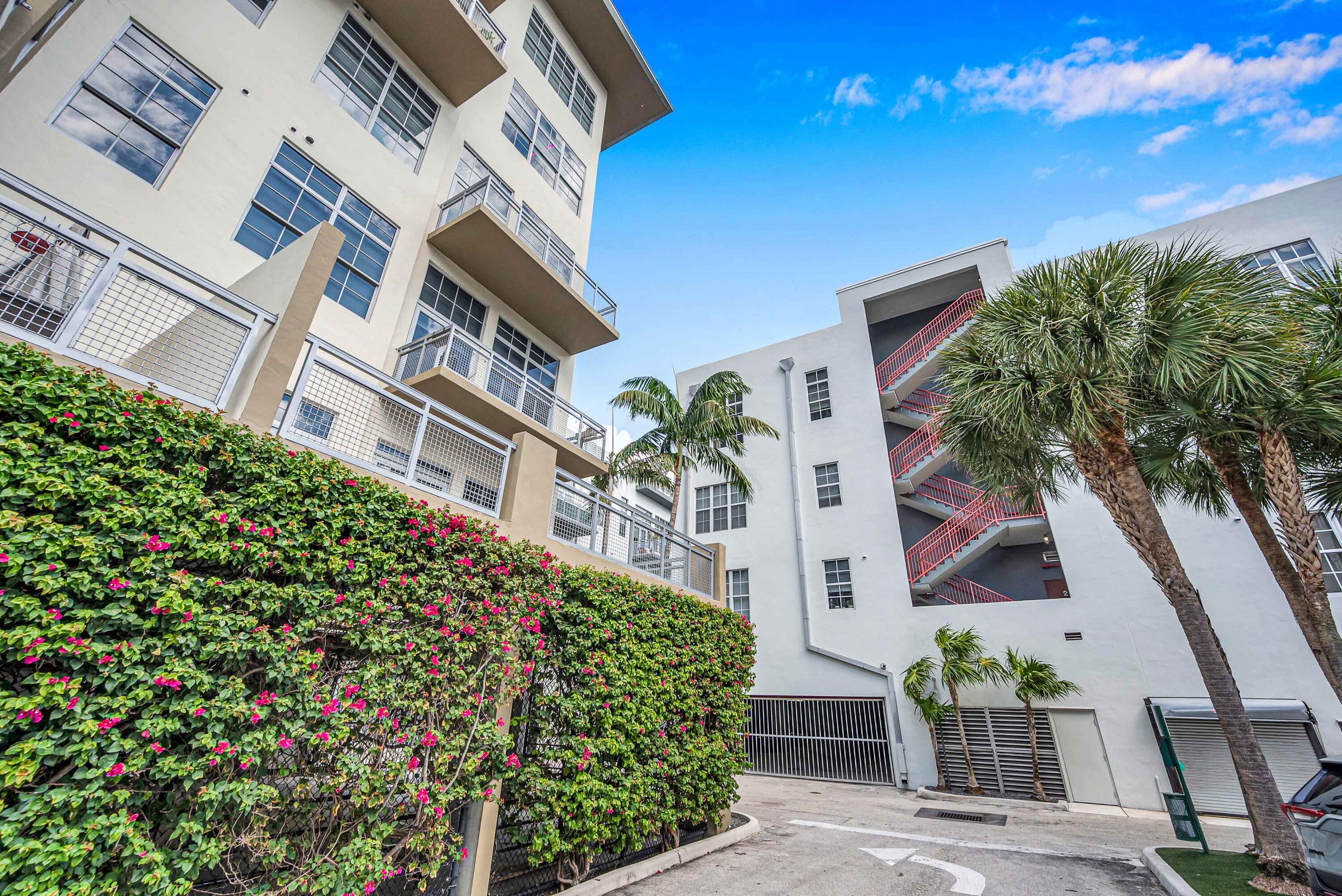 445 N ANDREWS Avenue 304