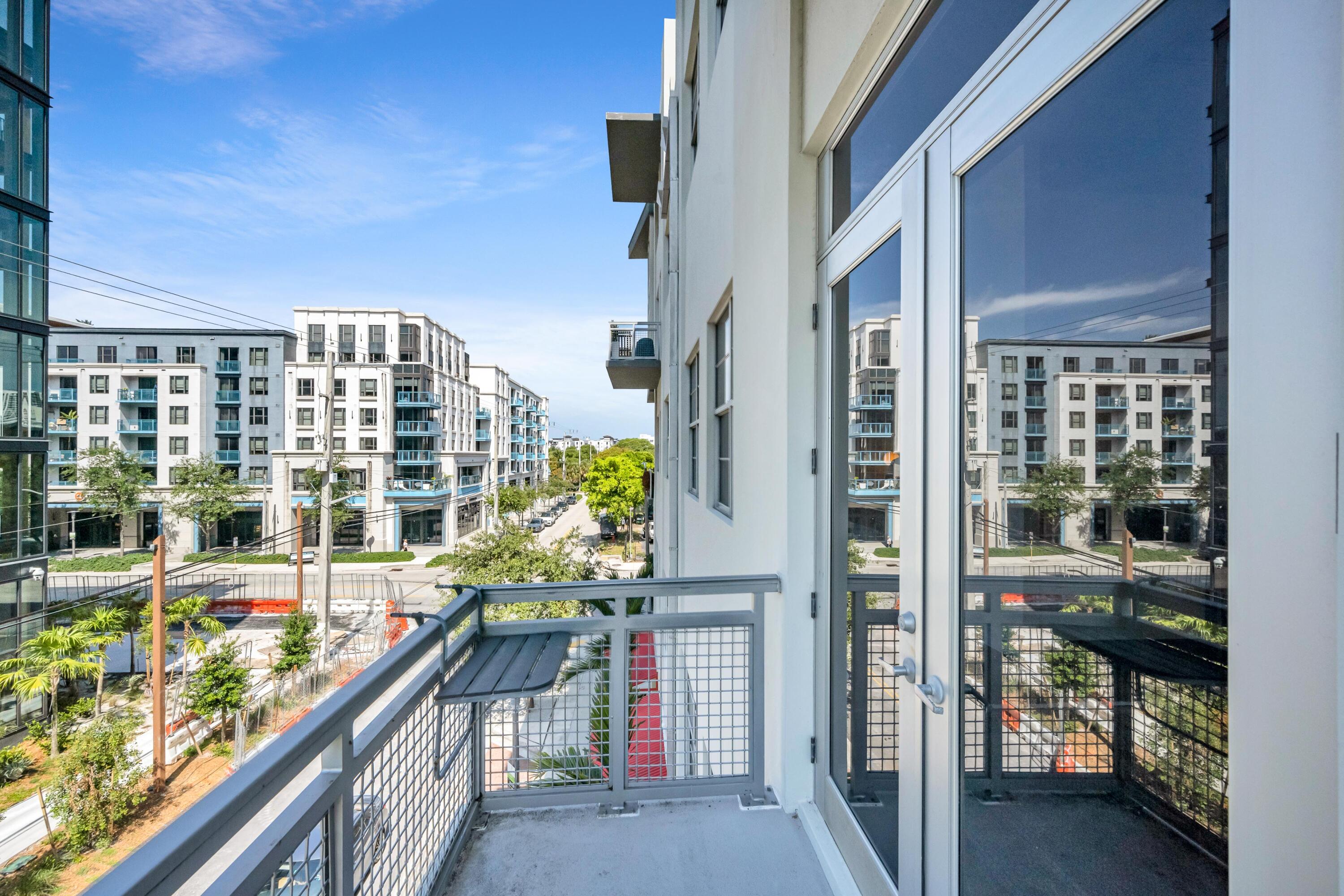 445 N ANDREWS Avenue 304