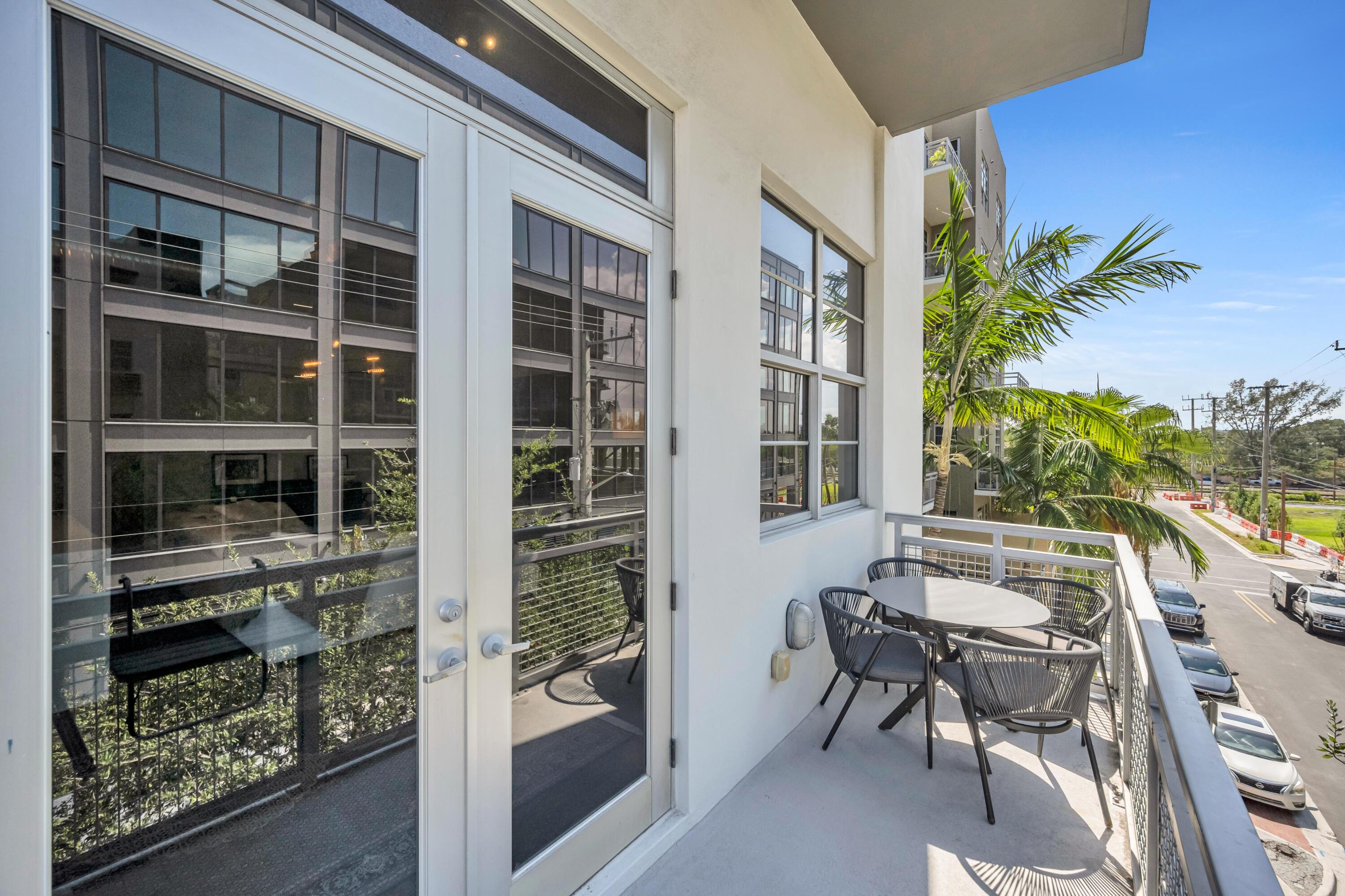 445 N ANDREWS Avenue 304