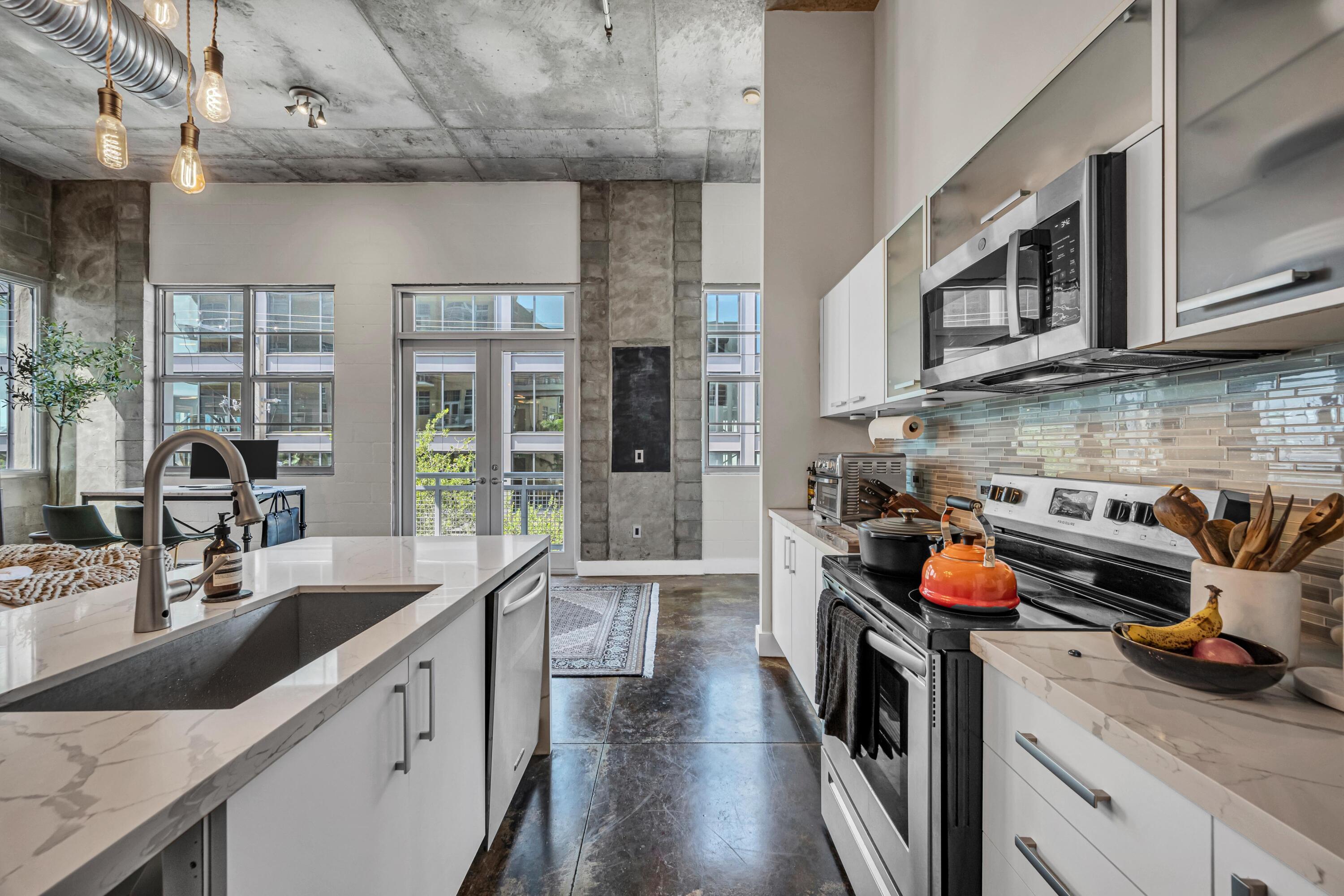 445 N ANDREWS Avenue 304