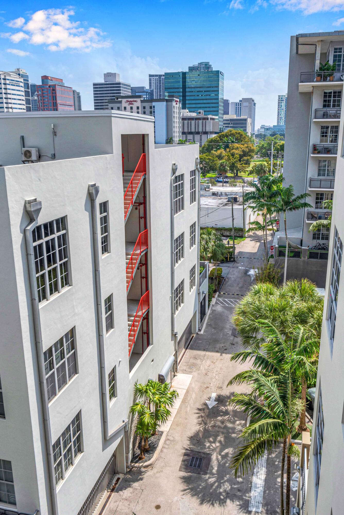 445 N ANDREWS Avenue 304