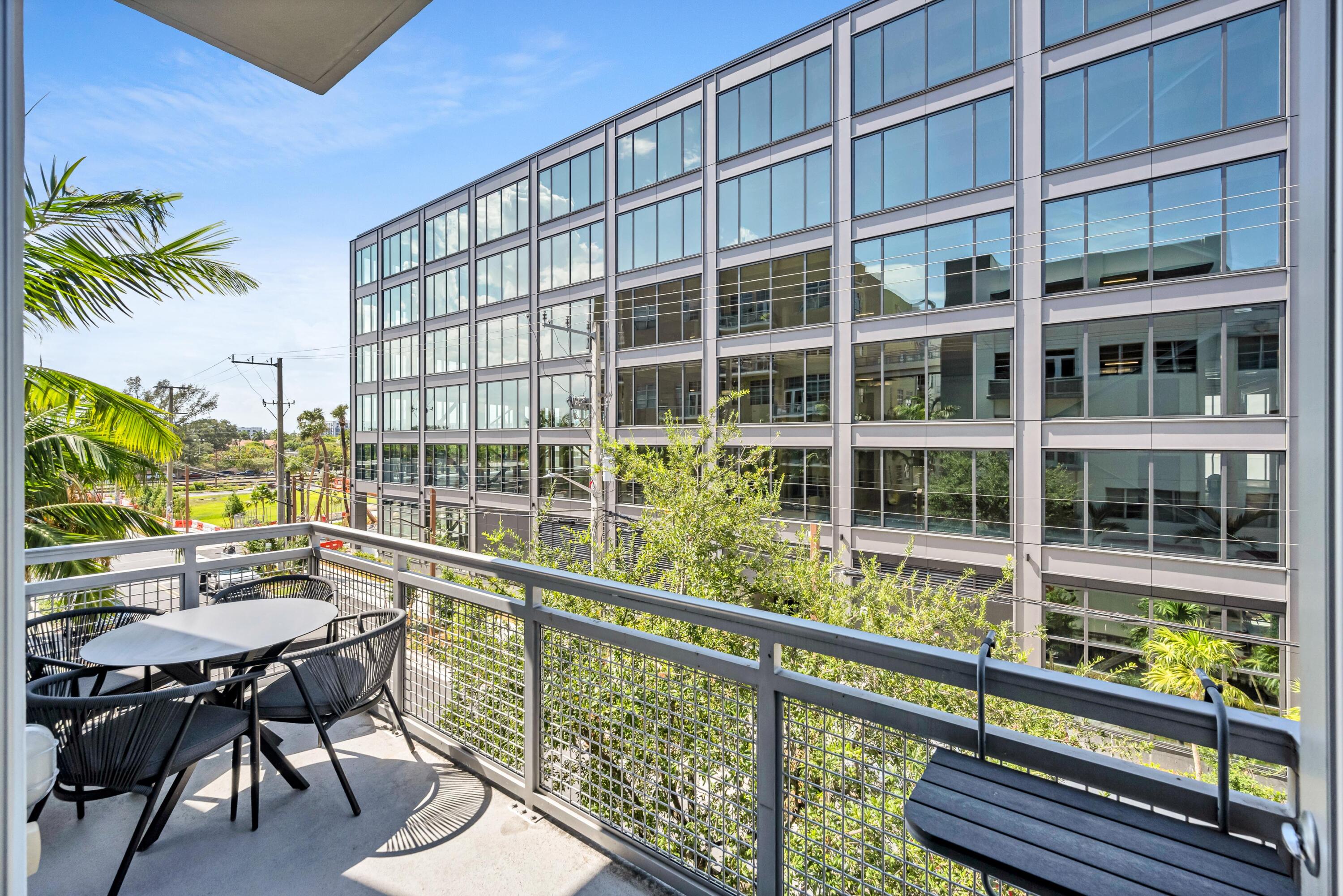 445 N ANDREWS Avenue 304