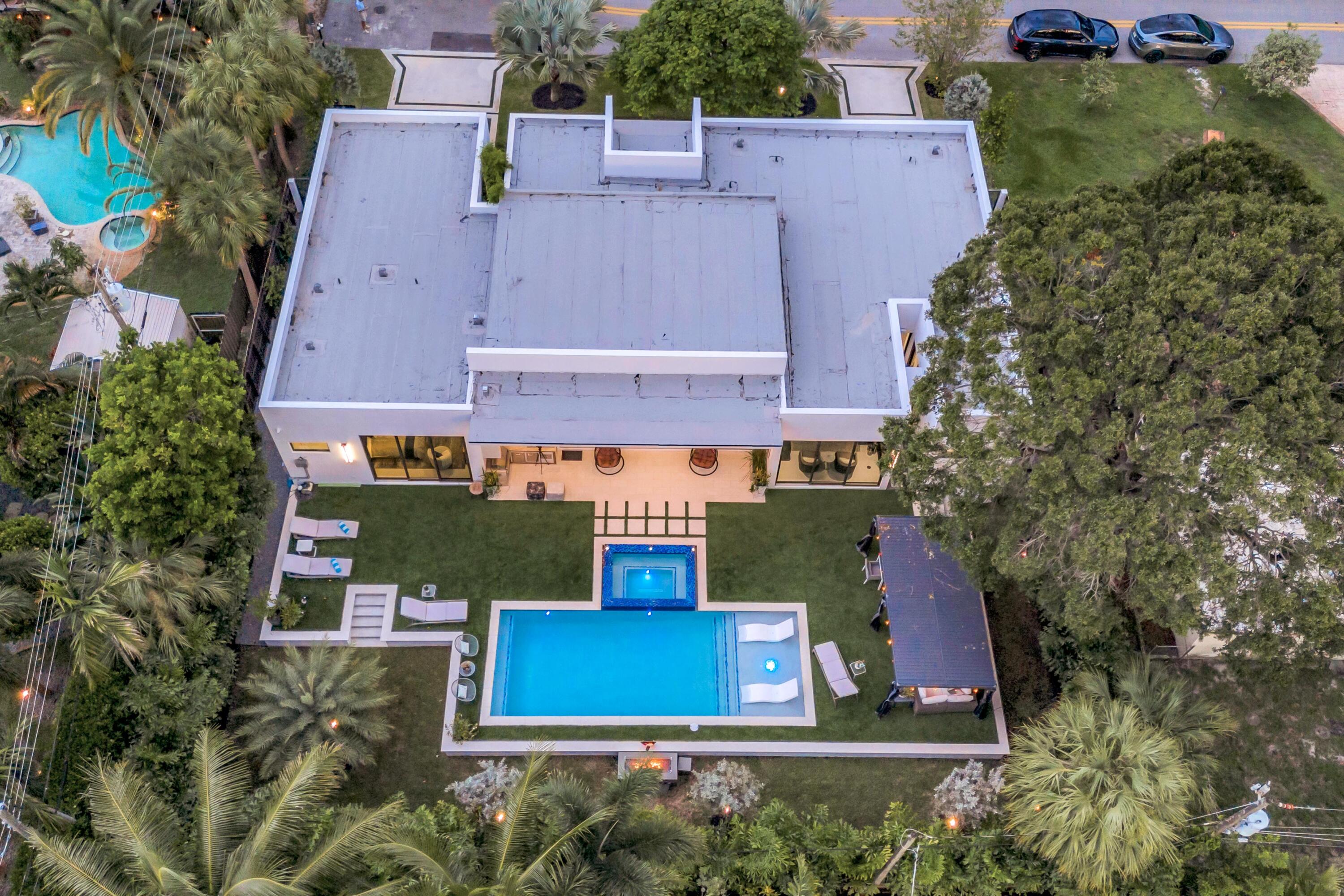 215 NE 28TH Court