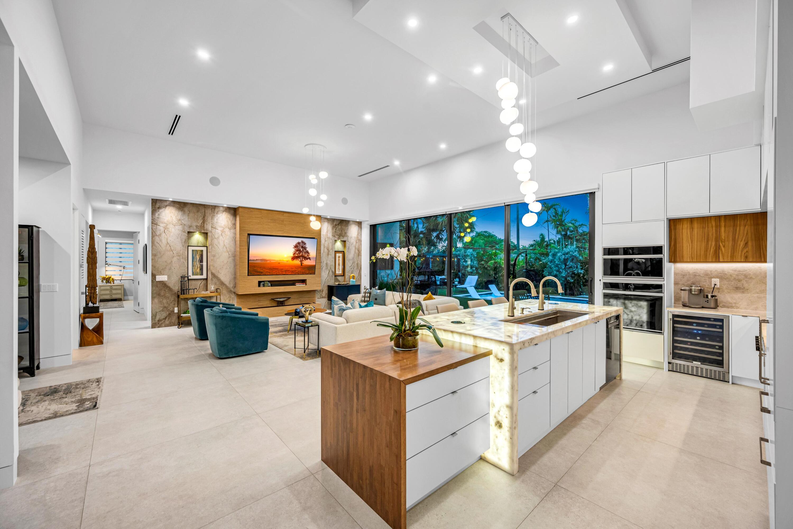 215 NE 28TH Court