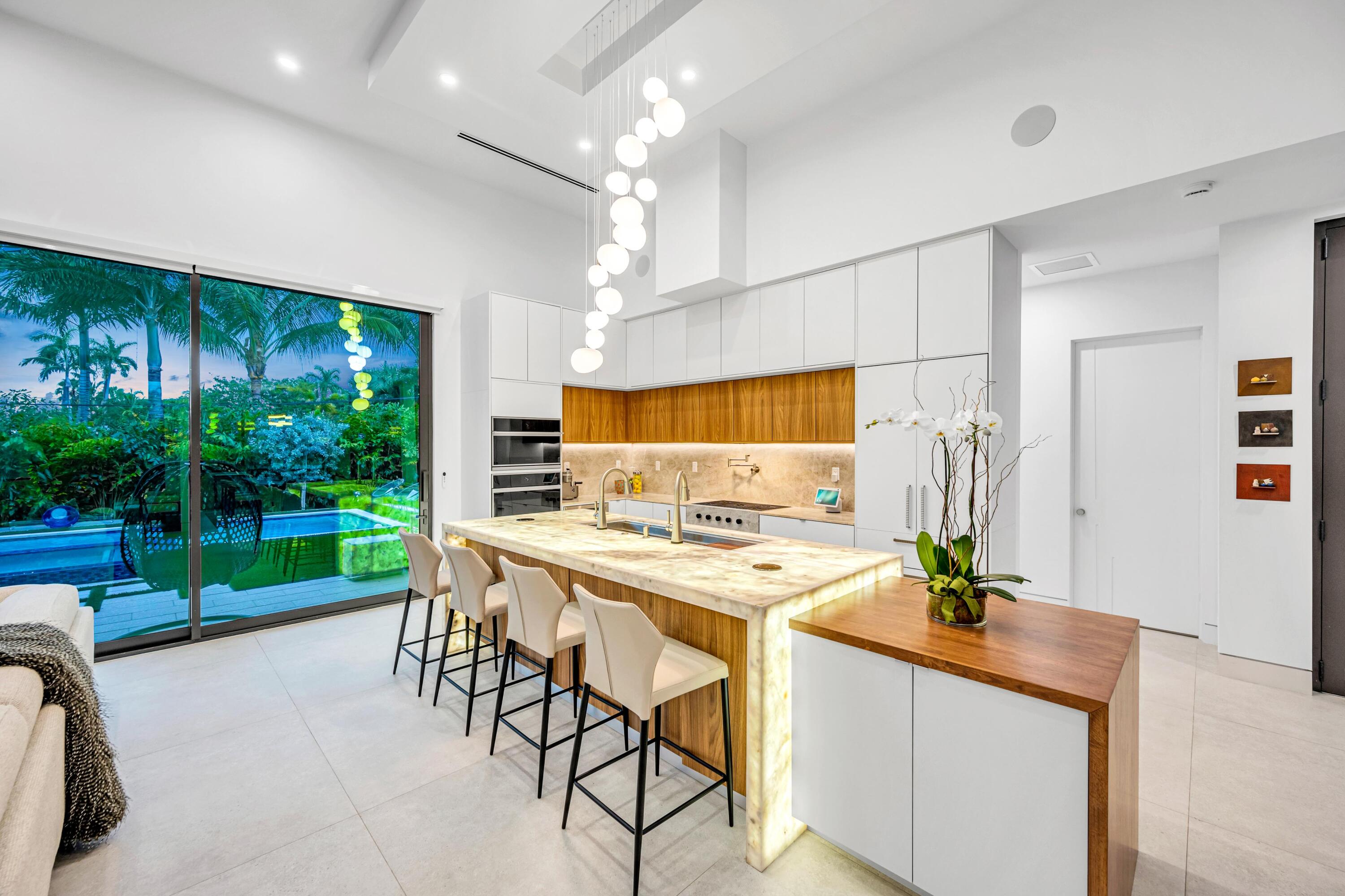 215 NE 28TH Court