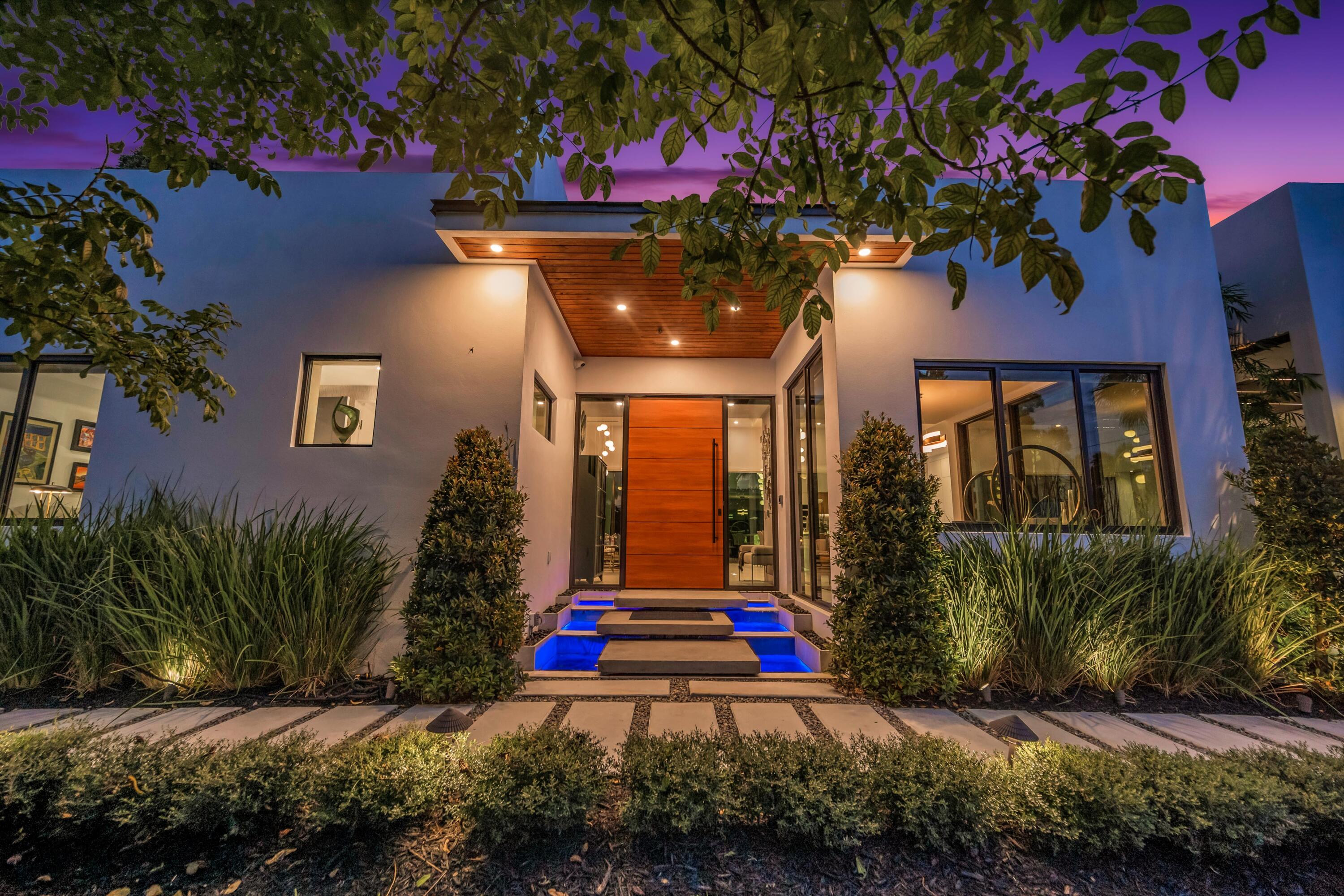 215 NE 28TH Court
