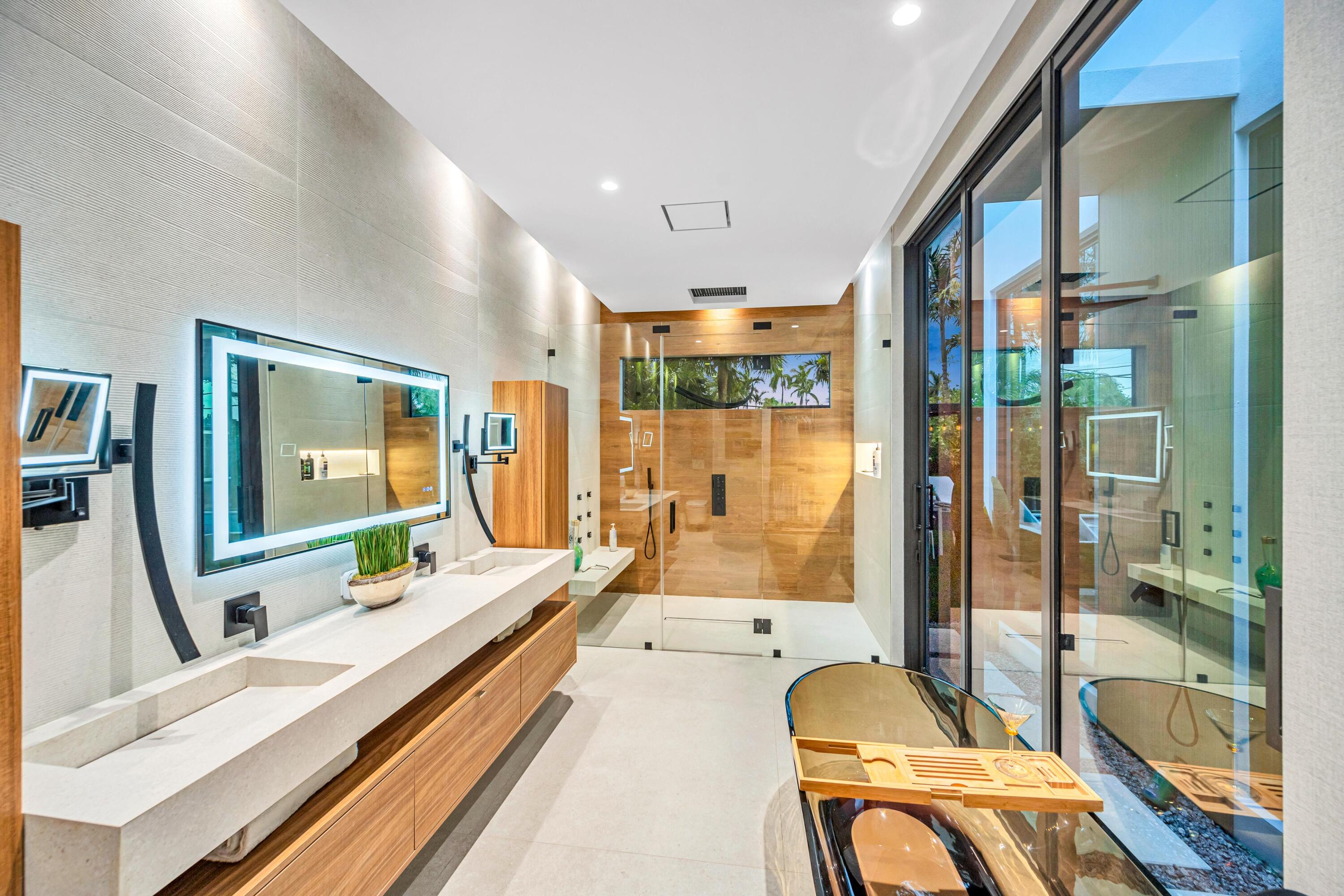 215 NE 28TH Court