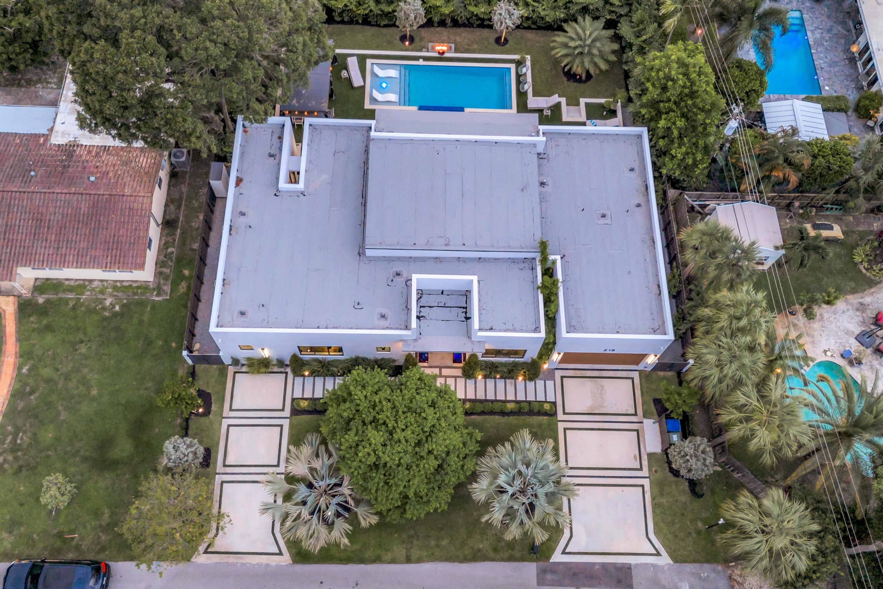 215 NE 28TH Court