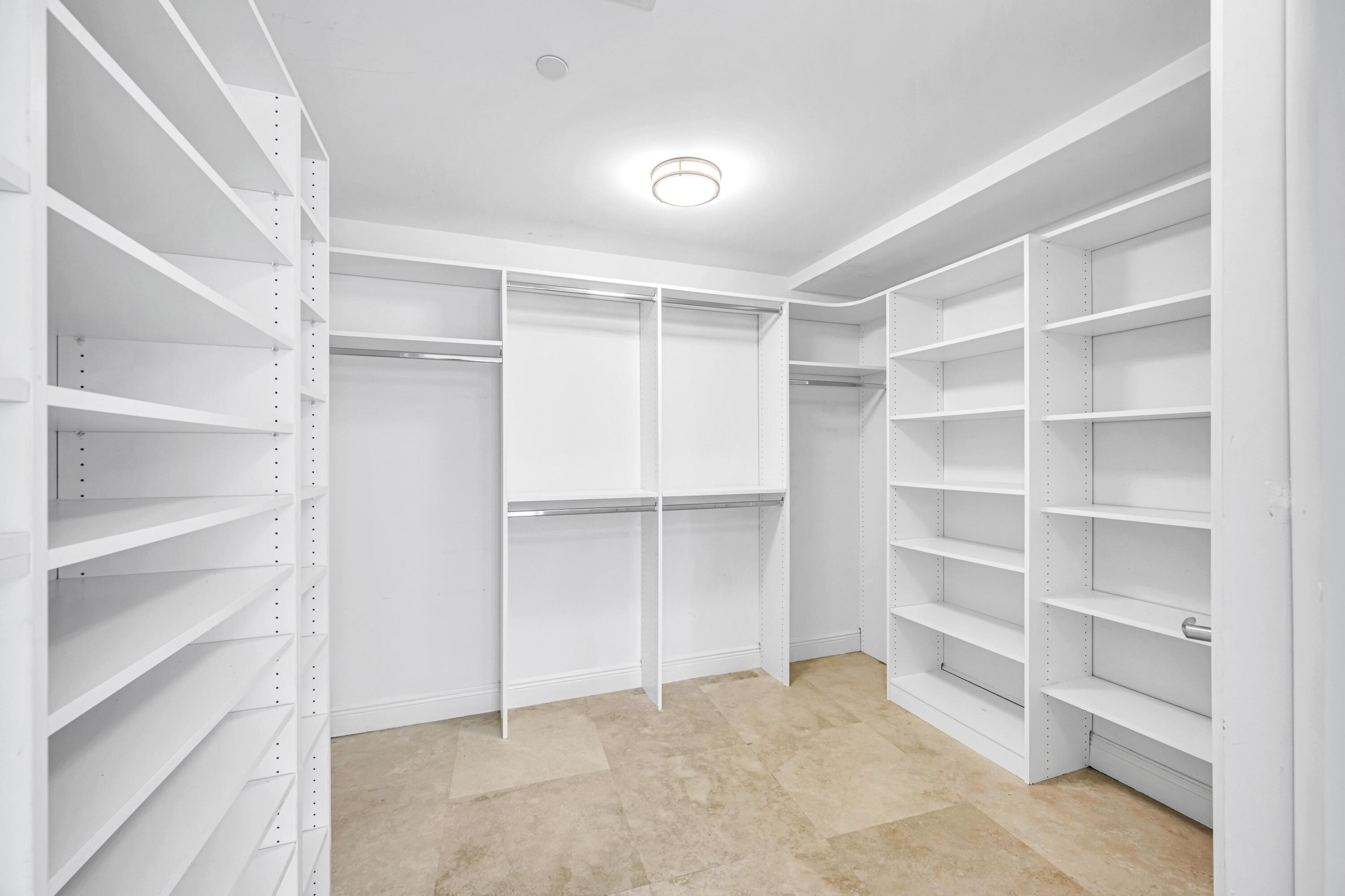 1200 Holiday Drive 902