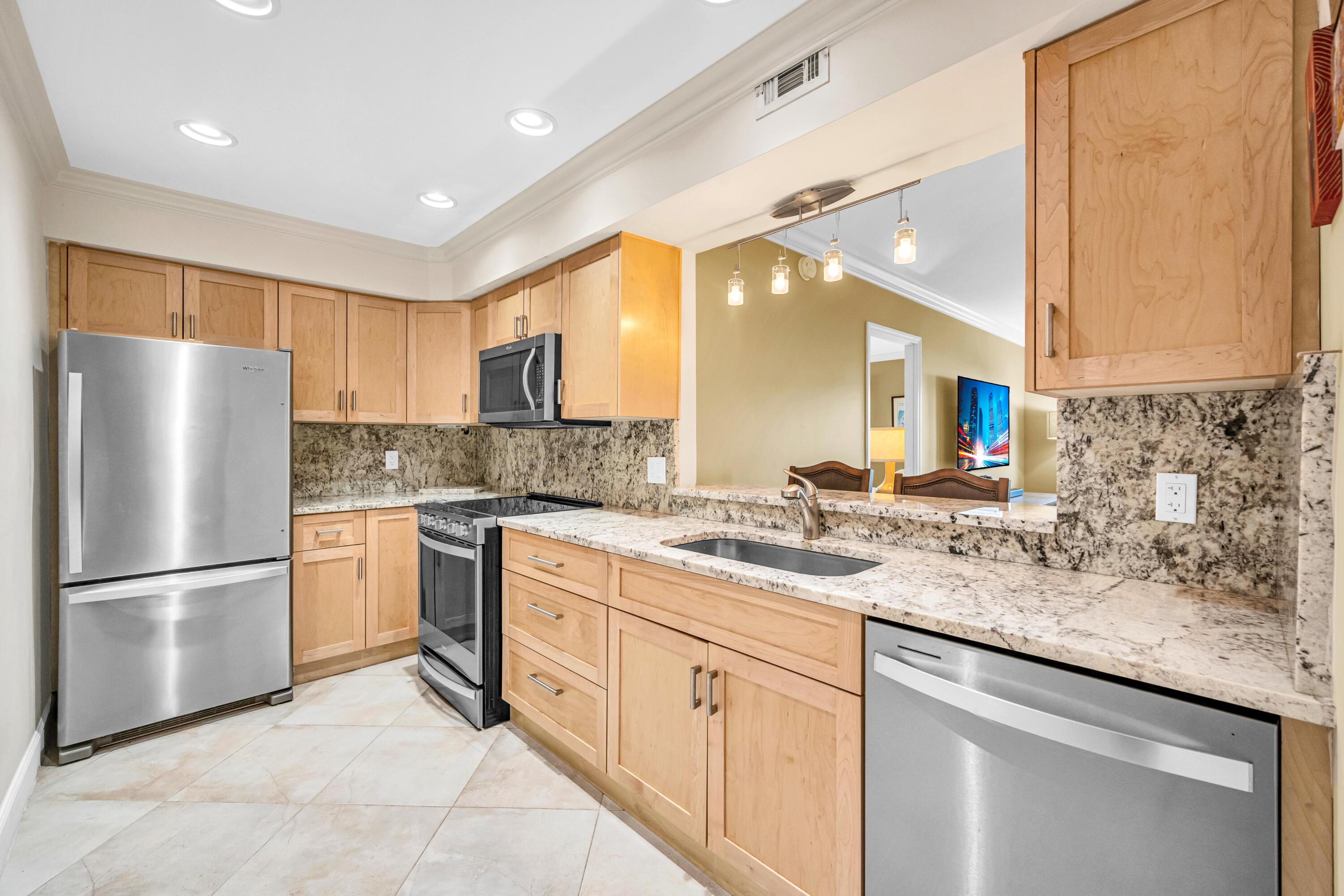 615 NE 12TH Avenue 301