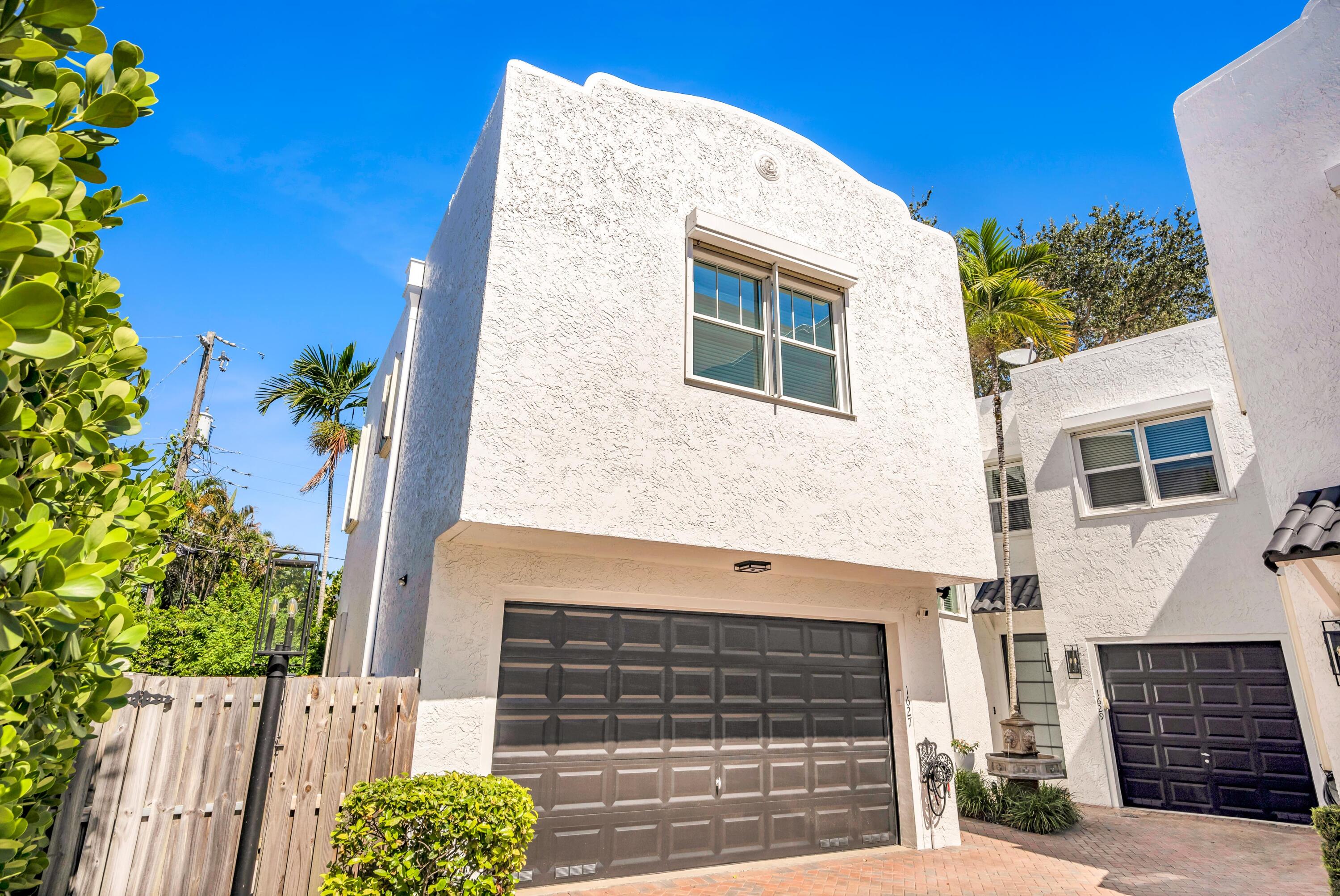 1627 E BROWARD Boulevard