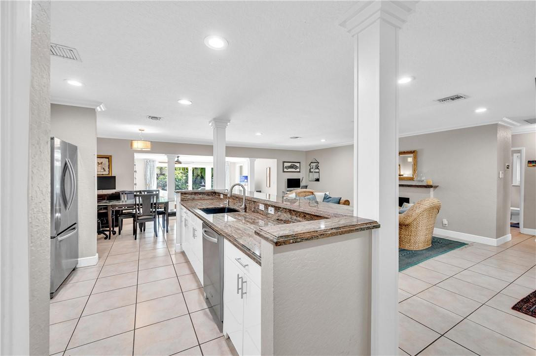 836 NE 17th Way