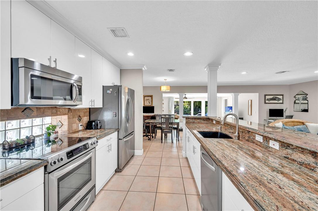 836 NE 17th Way