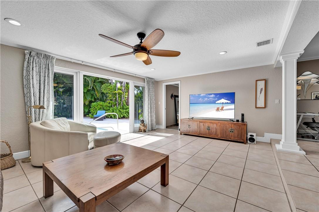 836 NE 17th Way