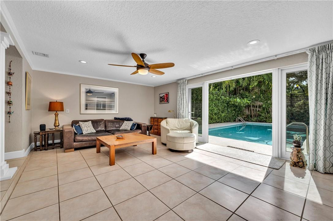 836 NE 17th Way