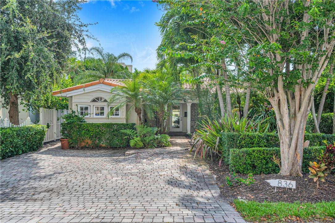 836 NE 17th Way