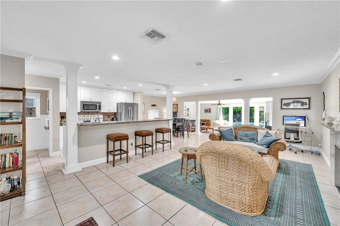 836 NE 17th Way