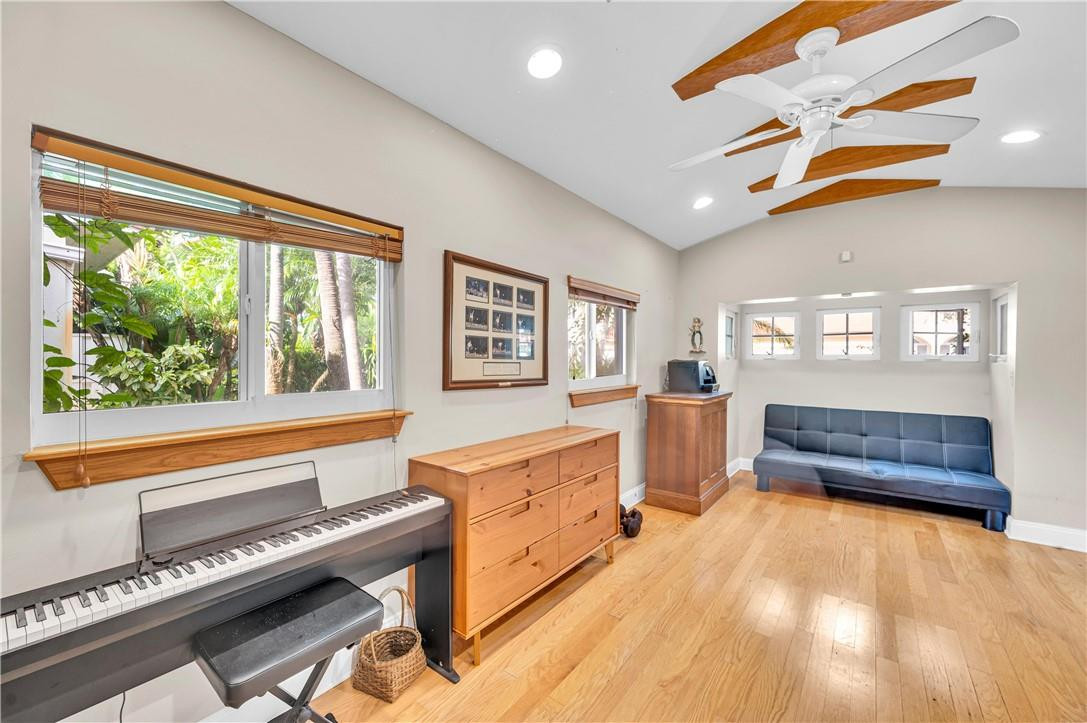 836 NE 17th Way