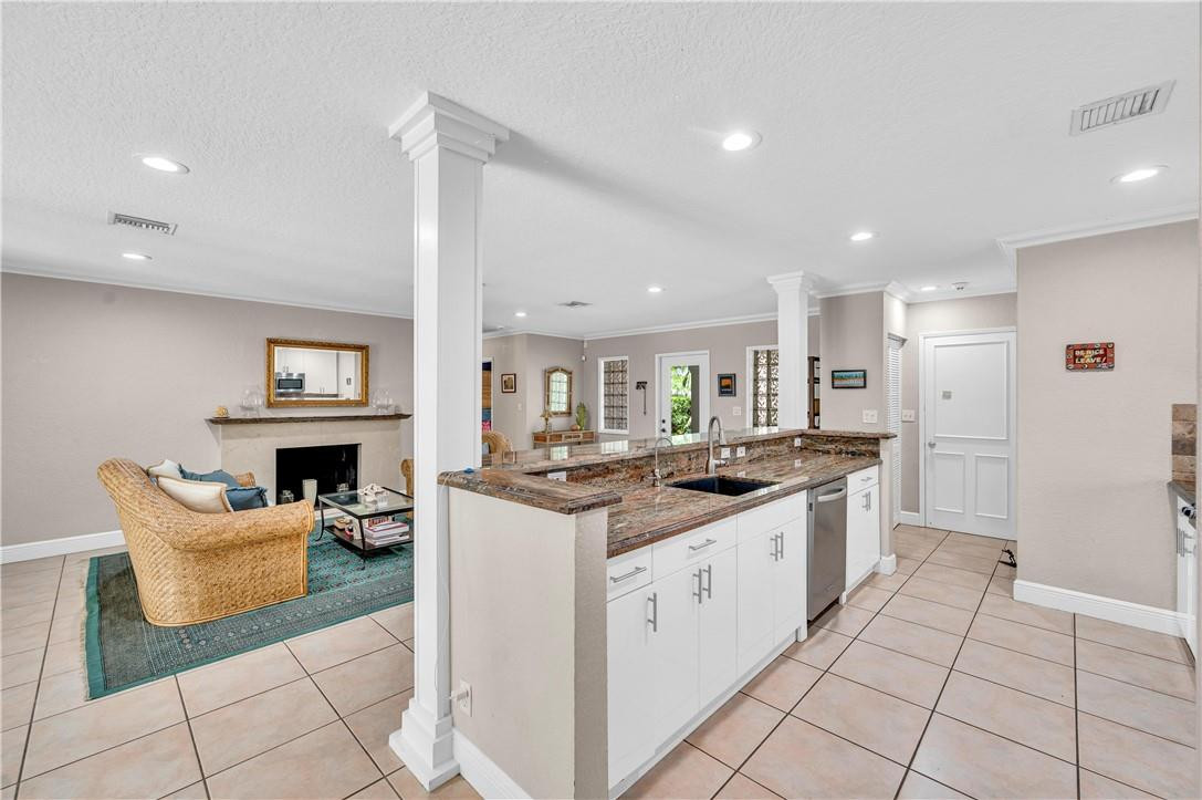 836 NE 17th Way