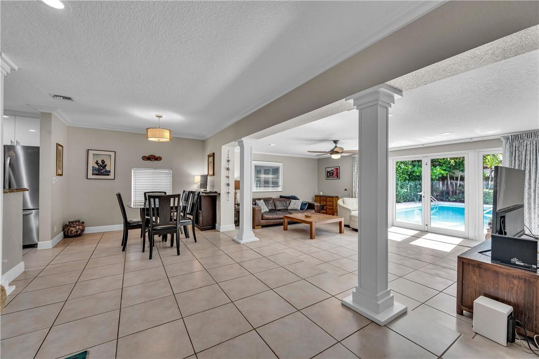 836 NE 17th Way
