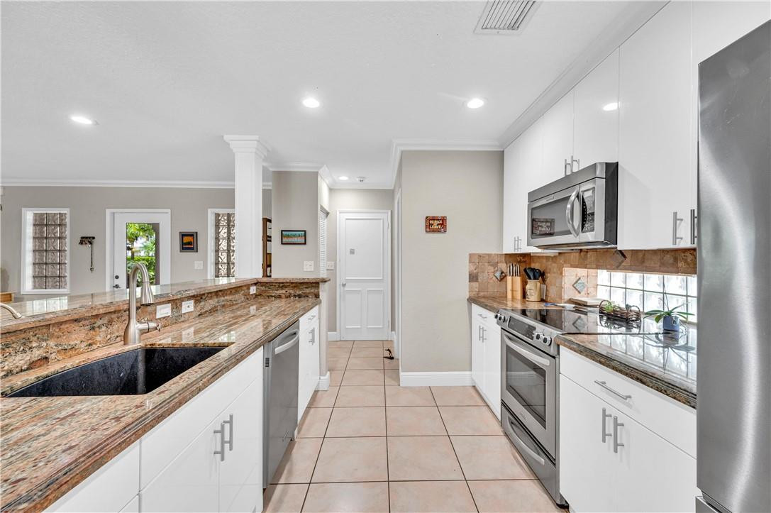 836 NE 17th Way
