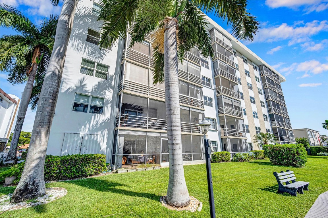 3010 NE 16th Ave Unit: 105