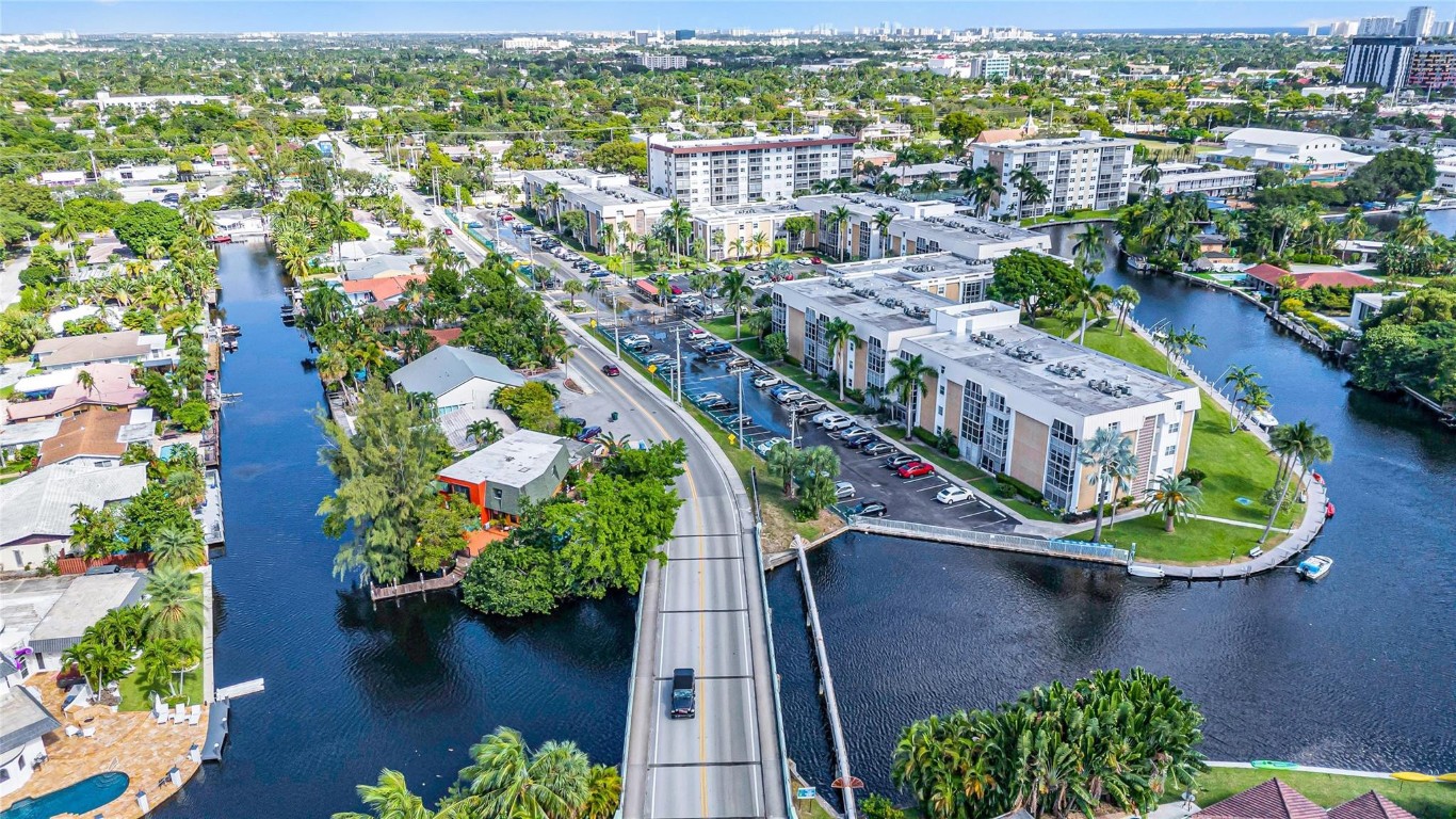 3010 NE 16th Ave Unit: 105