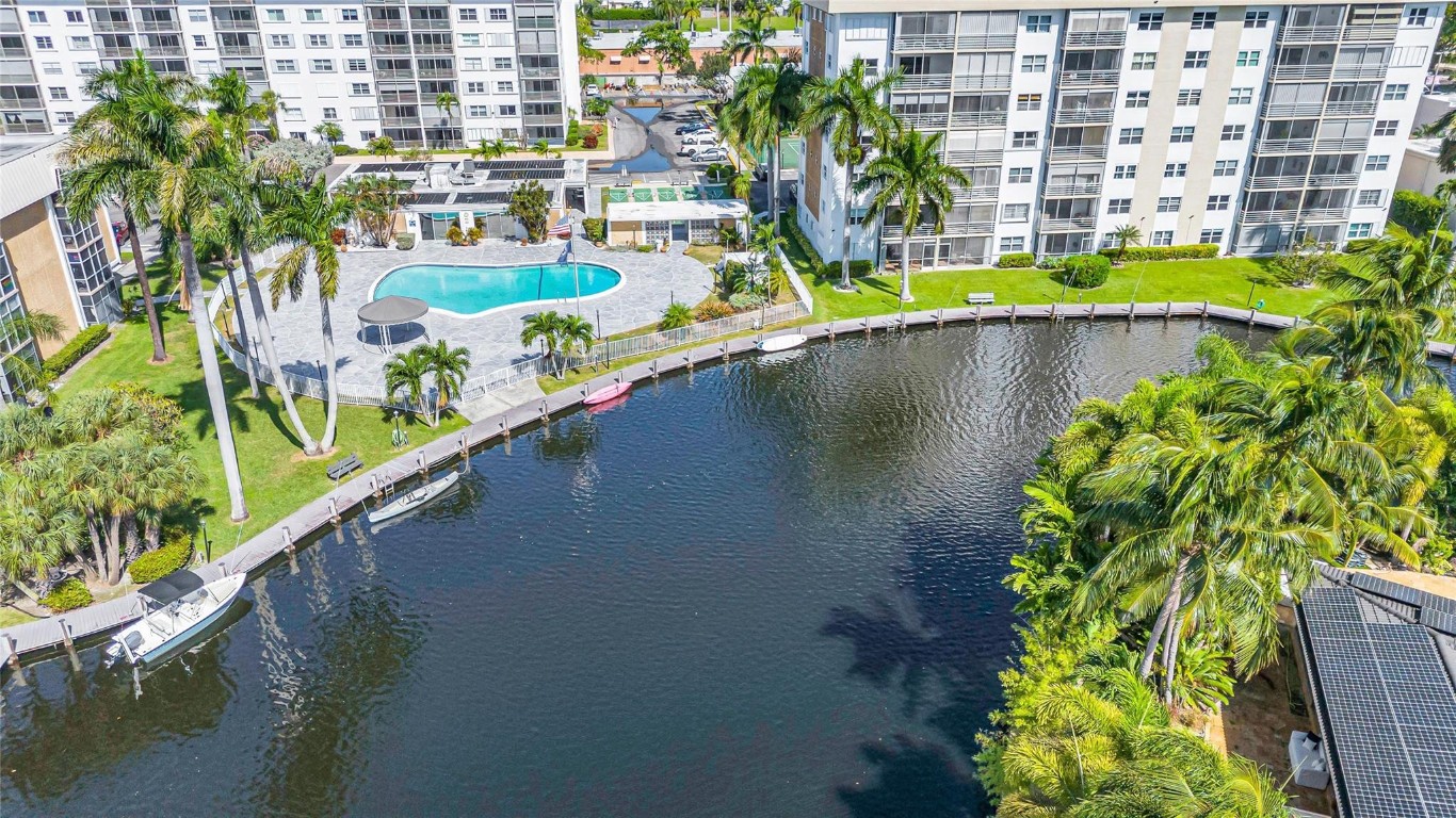 3010 NE 16th Ave Unit: 105