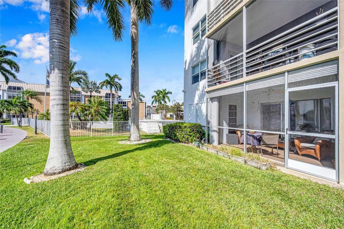 3010 NE 16th Ave Unit: 105