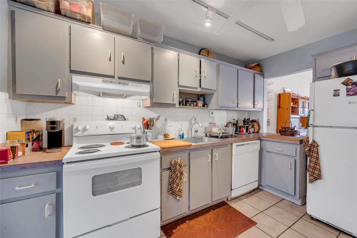 3010 NE 16th Ave Unit: 105