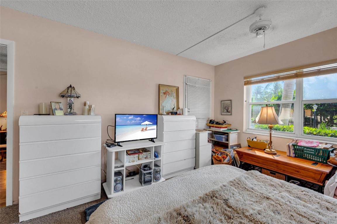 3010 NE 16th Ave Unit: 105