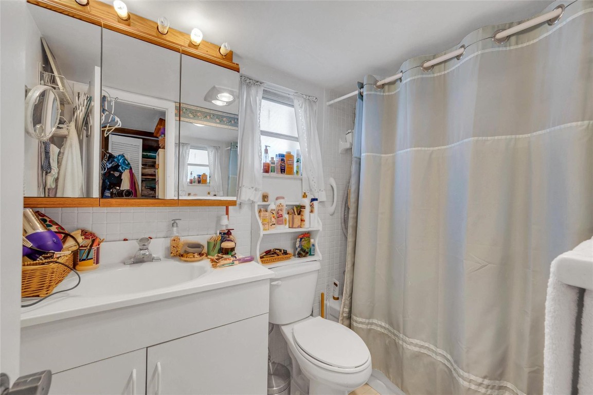 3010 NE 16th Ave Unit: 105