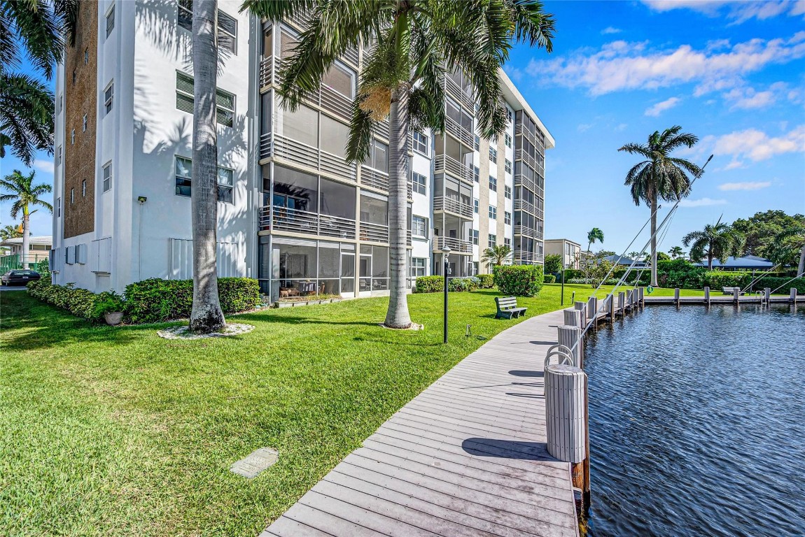 3010 NE 16th Ave Unit: 105