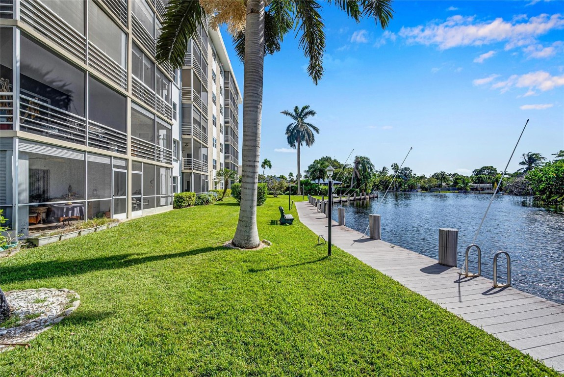 3010 NE 16th Ave Unit: 105