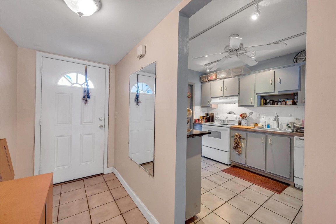 3010 NE 16th Ave Unit: 105