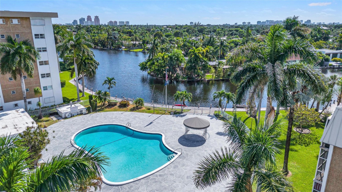 3010 NE 16th Ave Unit: 105