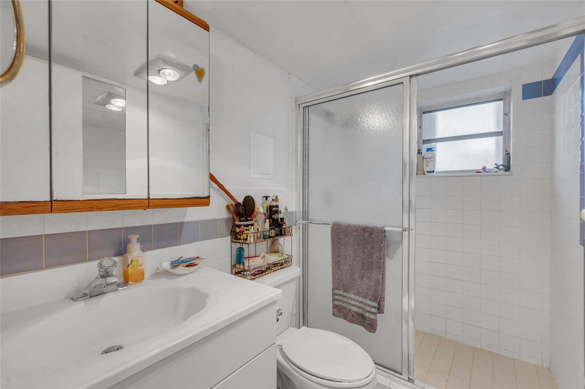 3010 NE 16th Ave Unit: 105