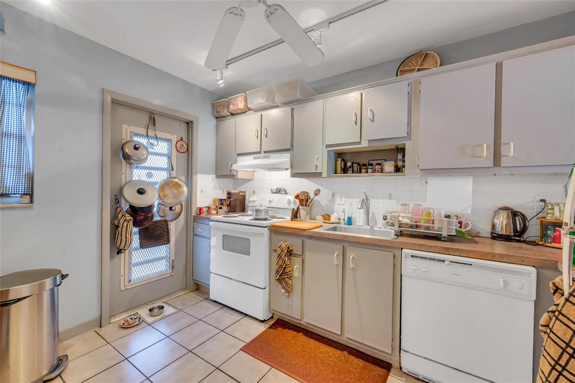 3010 NE 16th Ave Unit: 105