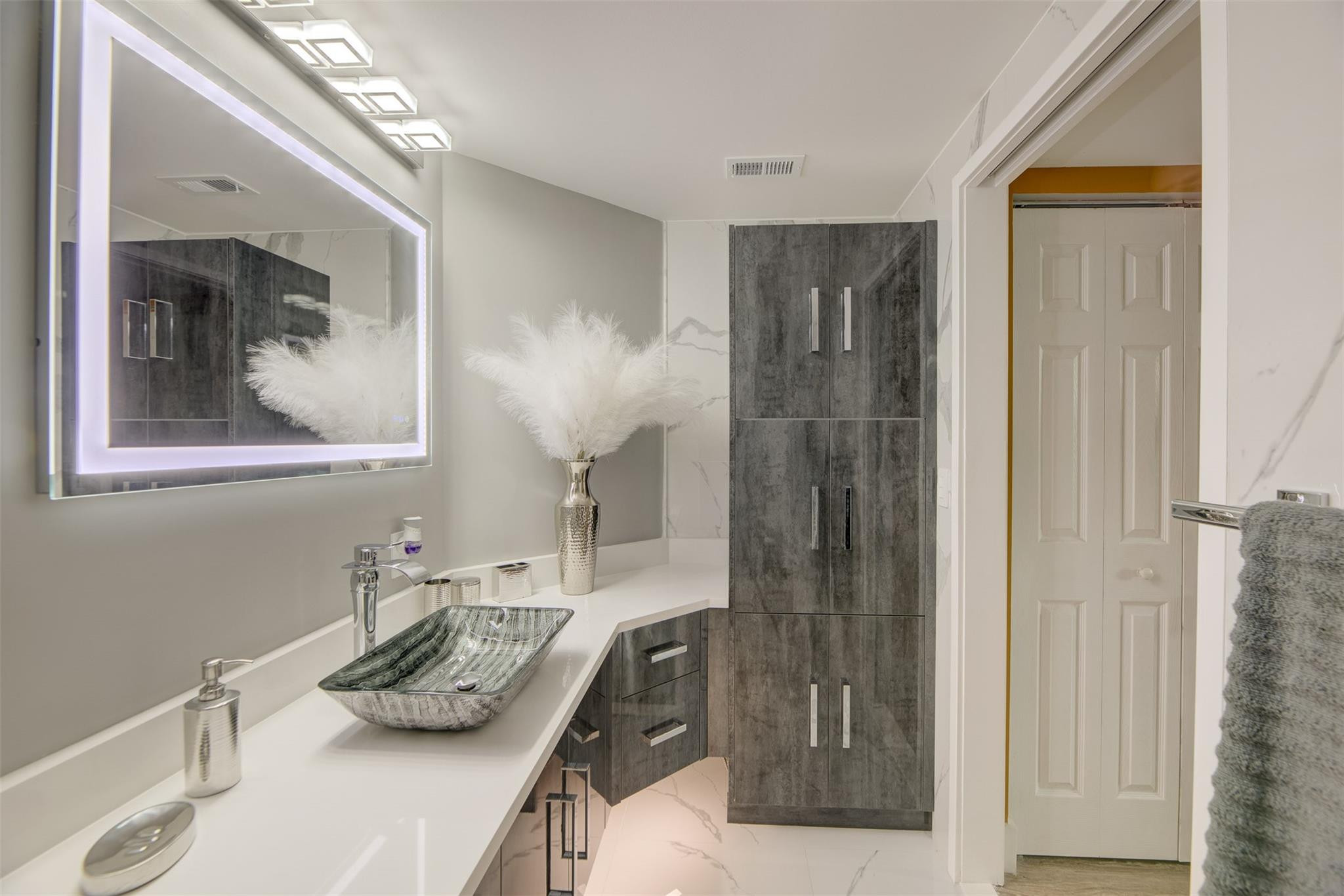 1919 Van Buren St Unit: 617A