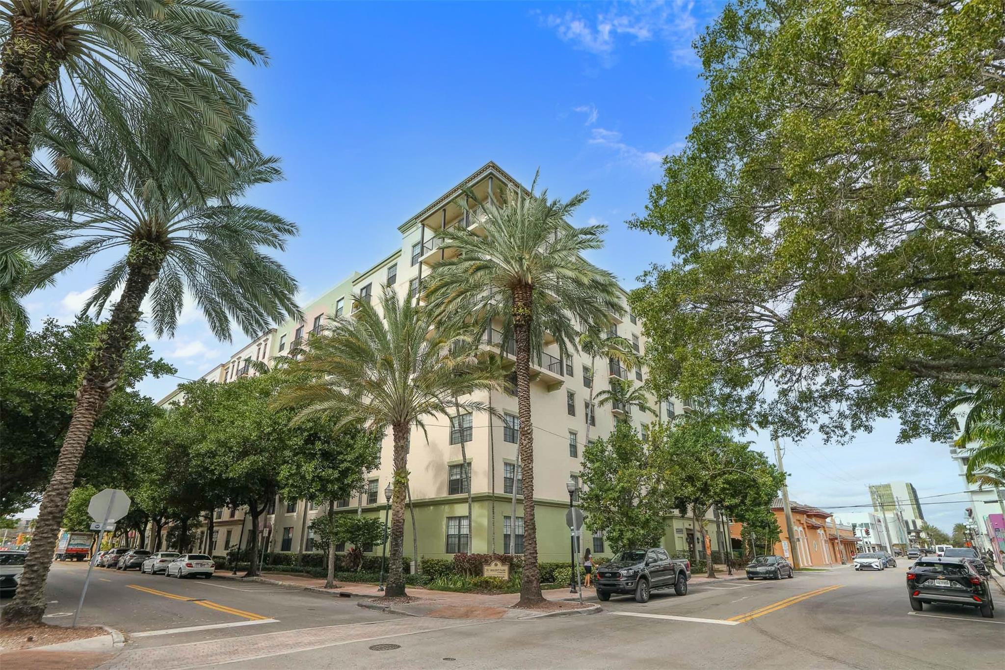 1919 Van Buren St Unit: 617A